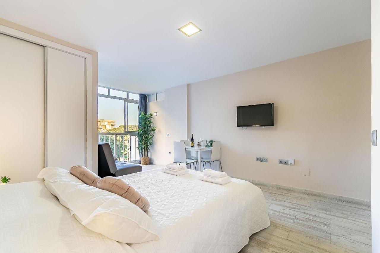 Sun Coast Benalmadena -- Superb Studio With 4 Pools, Gardens & Breakfast 外观 照片