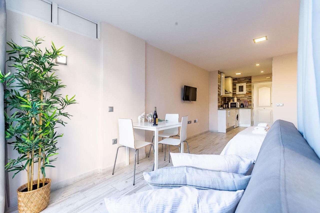 Sun Coast Benalmadena -- Superb Studio With 4 Pools, Gardens & Breakfast 外观 照片