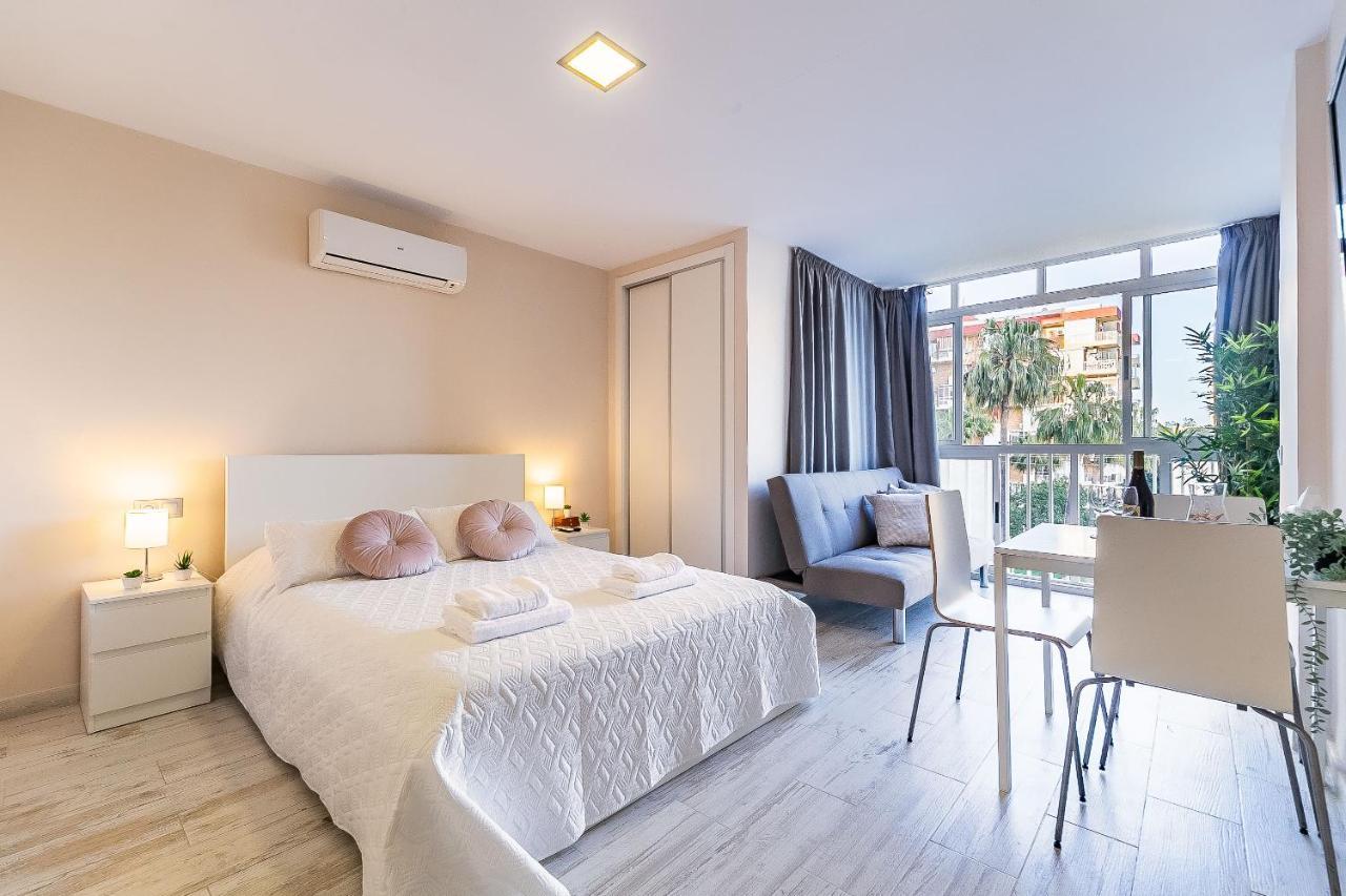 Sun Coast Benalmadena -- Superb Studio With 4 Pools, Gardens & Breakfast 外观 照片