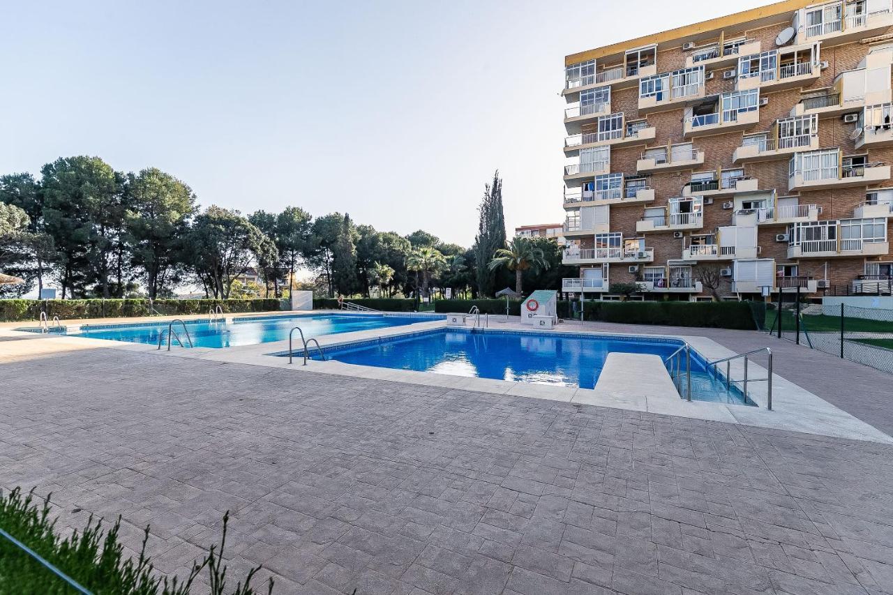 Sun Coast Benalmadena -- Superb Studio With 4 Pools, Gardens & Breakfast 外观 照片