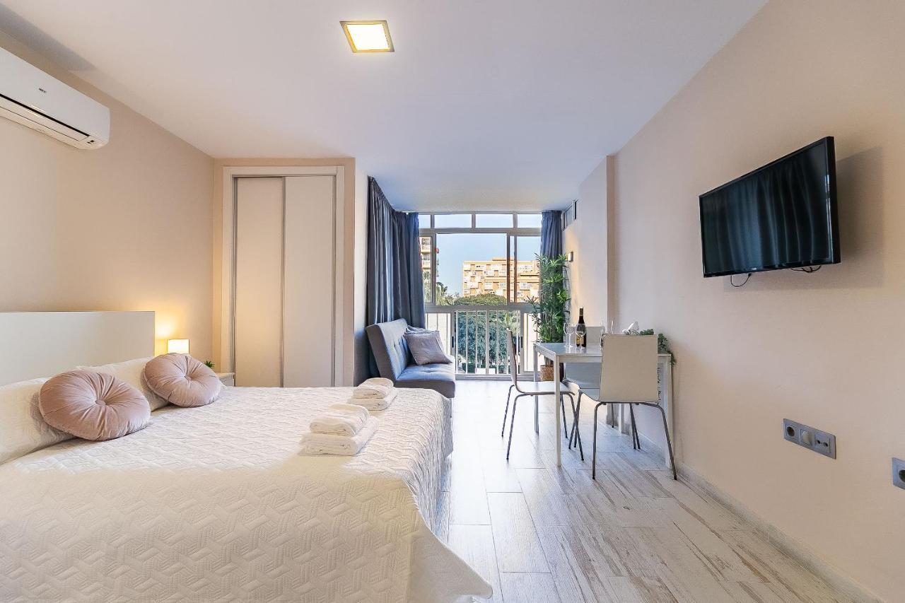 Sun Coast Benalmadena -- Superb Studio With 4 Pools, Gardens & Breakfast 外观 照片